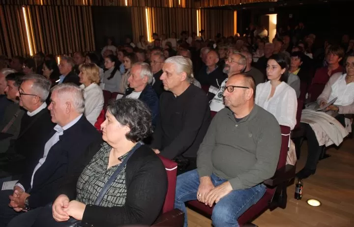 KULTURNO-UMJETNIČKO DRUŠTVO „ORLJAVA“: Održan dvosatni koncert „Lišće šuška, a tambura svira“