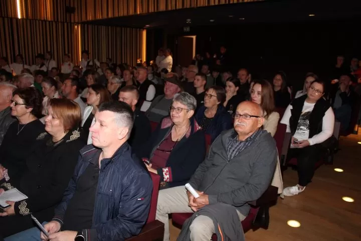 KULTURNO-UMJETNIČKO DRUŠTVO „ORLJAVA“: Održan dvosatni koncert „Lišće šuška, a tambura svira“