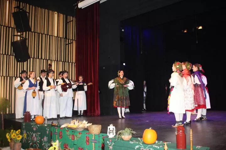KULTURNO-UMJETNIČKO DRUŠTVO „ORLJAVA“: Održan dvosatni koncert „Lišće šuška, a tambura svira“