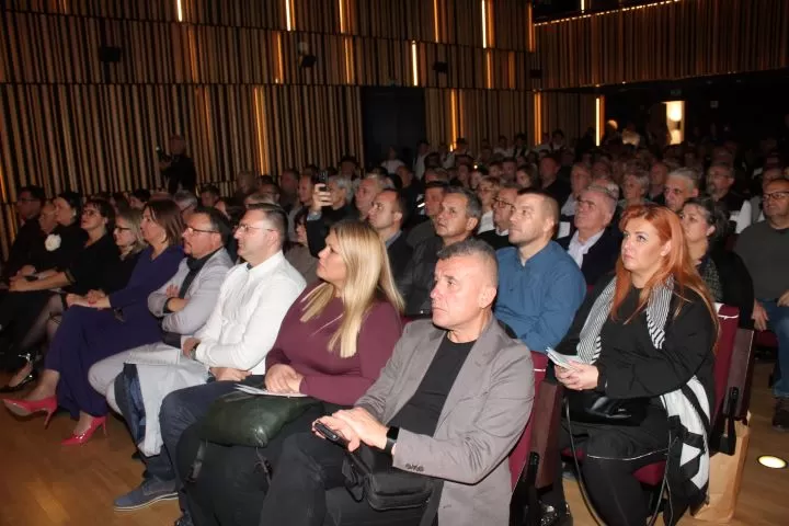 KULTURNO-UMJETNIČKO DRUŠTVO „ORLJAVA“: Održan dvosatni koncert „Lišće šuška, a tambura svira“