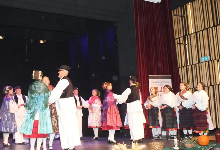 KULTURNO-UMJETNIČKO DRUŠTVO „ORLJAVA“: Održan dvosatni koncert „Lišće šuška, a tambura svira“