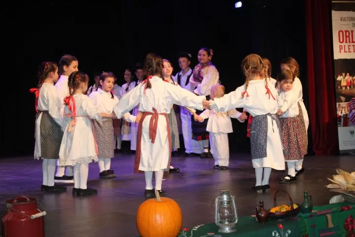 KULTURNO-UMJETNIČKO DRUŠTVO „ORLJAVA“: Održan dvosatni koncert „Lišće šuška, a tambura svira“