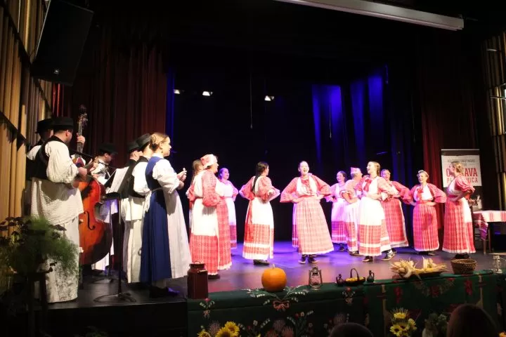 KULTURNO-UMJETNIČKO DRUŠTVO „ORLJAVA“: Održan dvosatni koncert „Lišće šuška, a tambura svira“