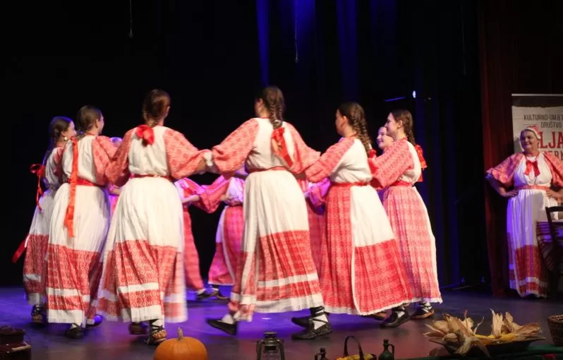 KULTURNO-UMJETNIČKO DRUŠTVO „ORLJAVA“: Održan dvosatni koncert „Lišće šuška, a tambura svira“