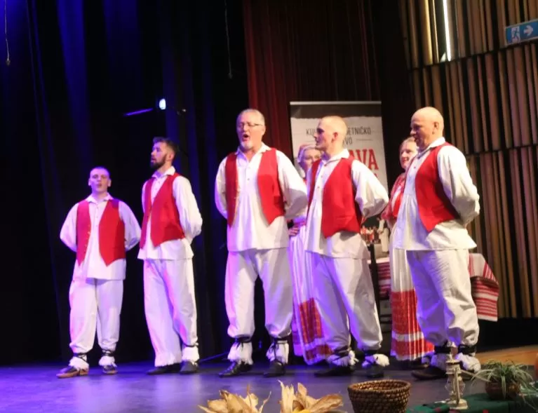 KULTURNO-UMJETNIČKO DRUŠTVO „ORLJAVA“: Održan dvosatni koncert „Lišće šuška, a tambura svira“