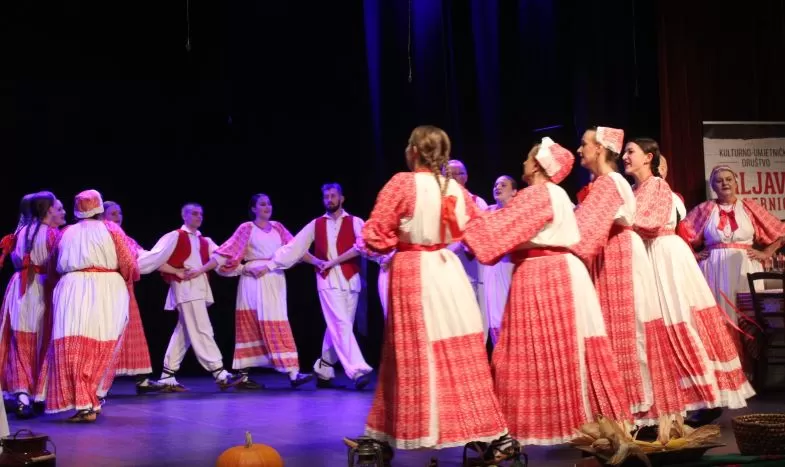 KULTURNO-UMJETNIČKO DRUŠTVO „ORLJAVA“: Održan dvosatni koncert „Lišće šuška, a tambura svira“
