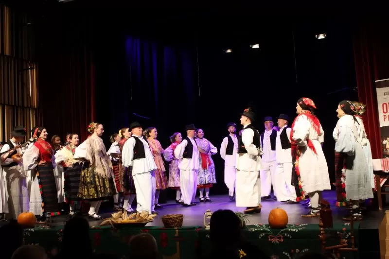 KULTURNO-UMJETNIČKO DRUŠTVO „ORLJAVA“: Održan dvosatni koncert „Lišće šuška, a tambura svira“