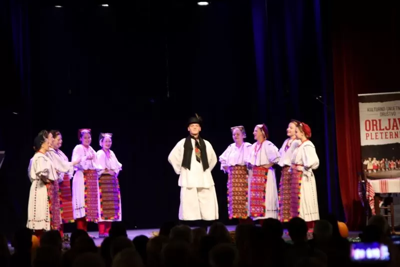 KULTURNO-UMJETNIČKO DRUŠTVO „ORLJAVA“: Održan dvosatni koncert „Lišće šuška, a tambura svira“