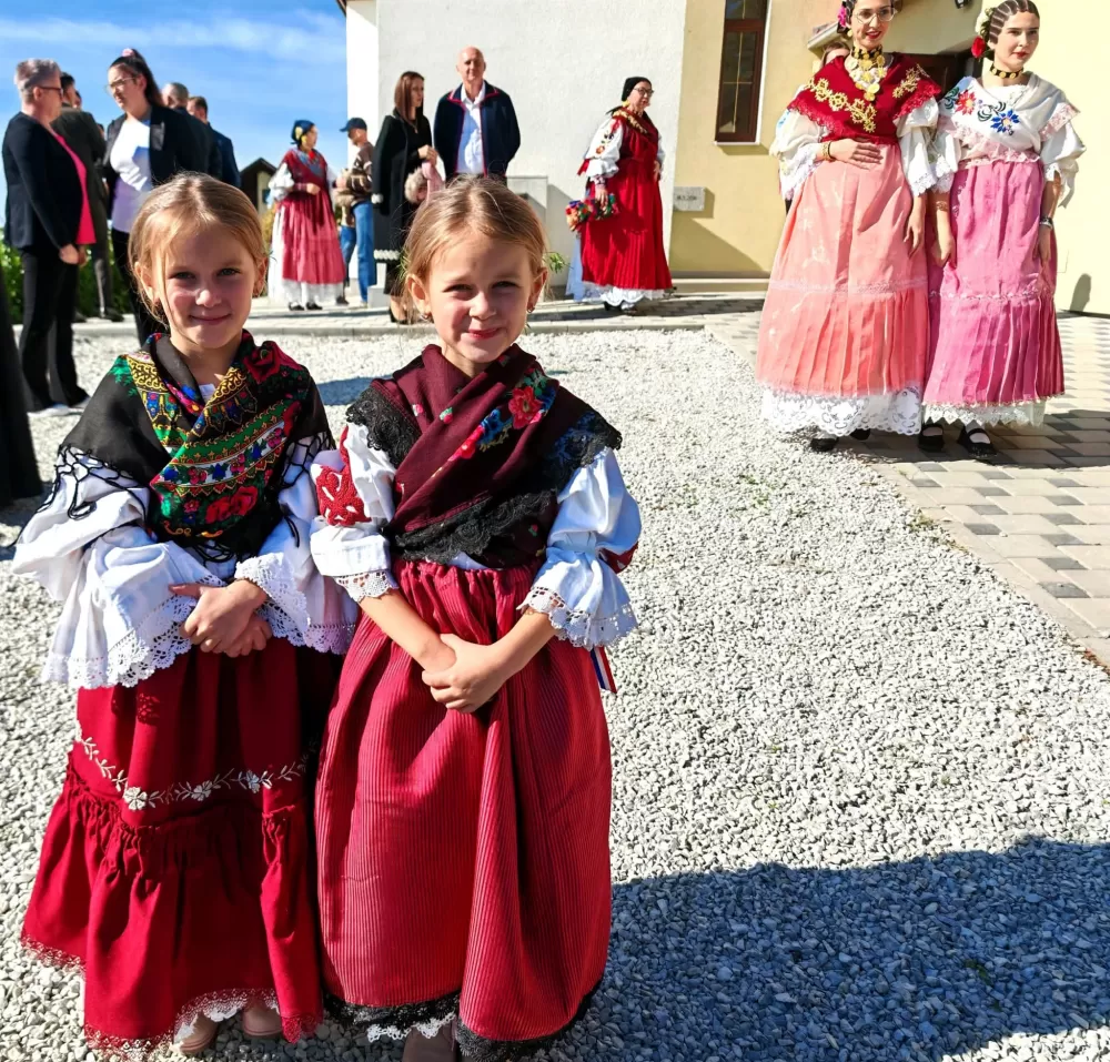 Svečano u Bartolovcima; posvećena crkva svetog pape Ivana Pavla II