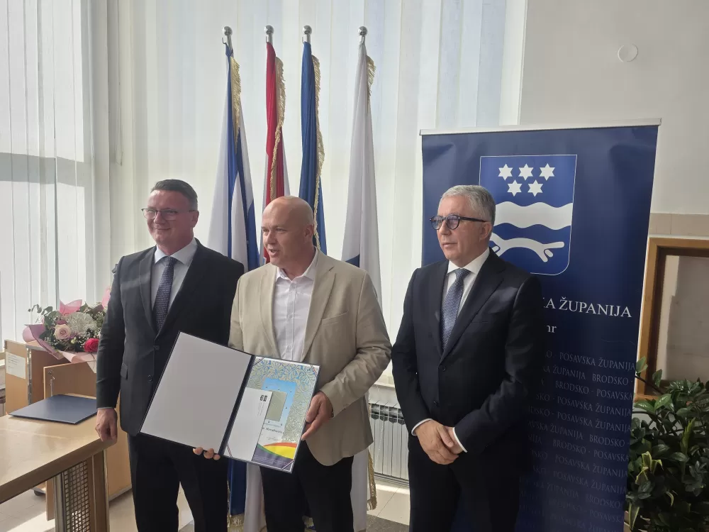 Srce ispod odore: Policajci koji daruju život kap po kap