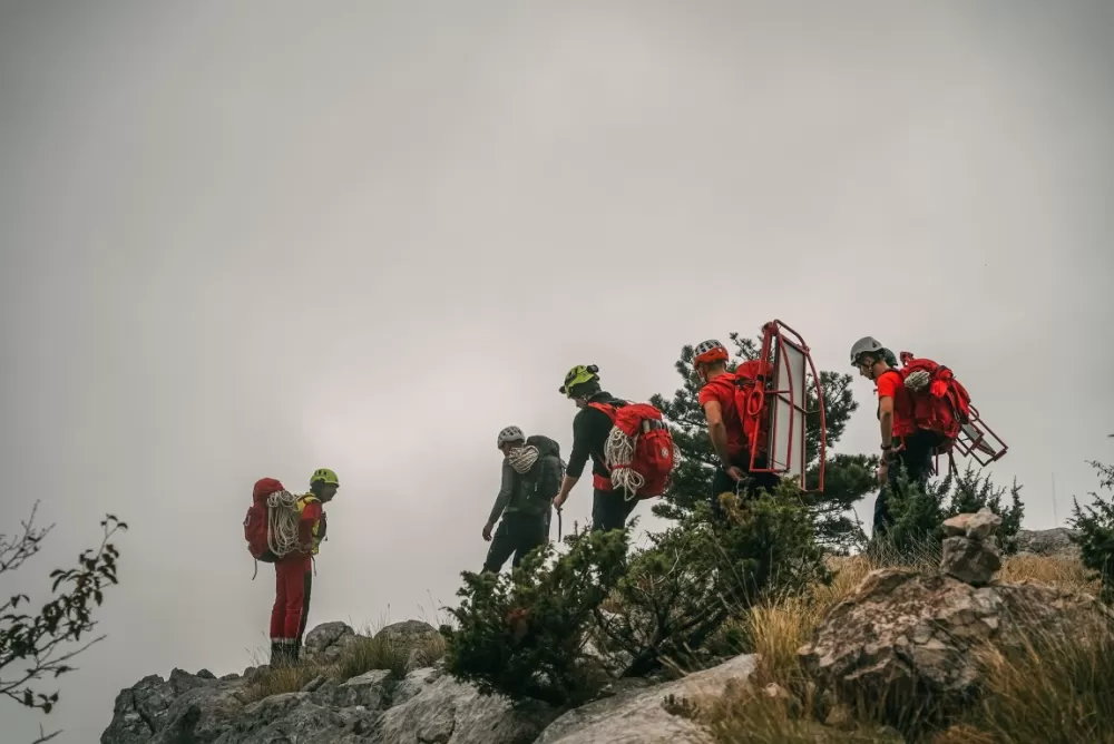 Požeški HGSS-ovci pokazali snagu zajedništva i hrabrosti na stijenskoj vježbi podno Biokova
