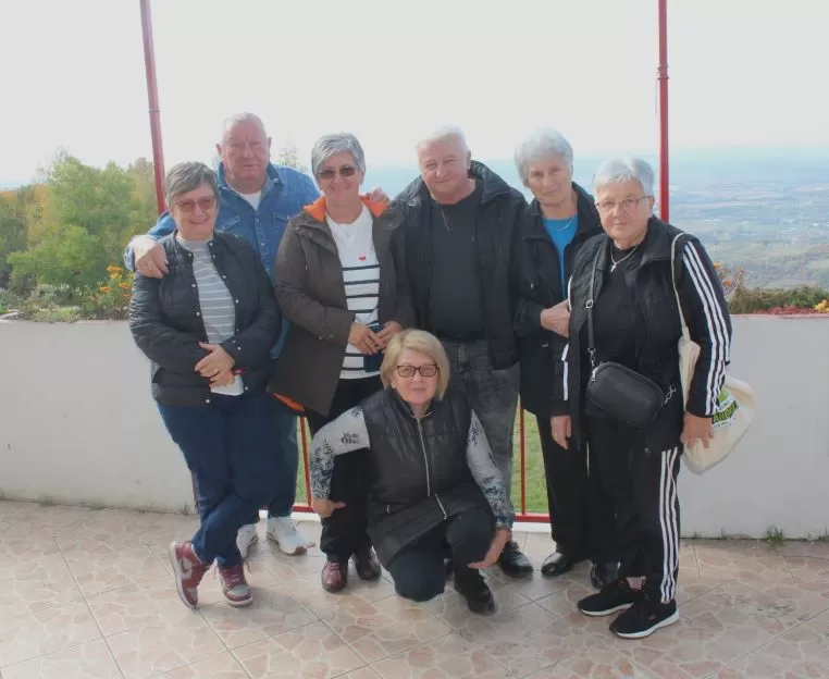MATICA UMIROVLJENIKA GRADA PLETERNICE: Posjetili županijska spomen-obilježja Domovinskog rata