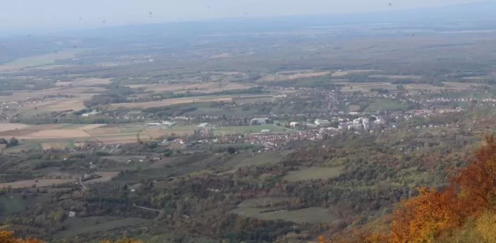 MATICA UMIROVLJENIKA GRADA PLETERNICE: Posjetili županijska spomen-obilježja Domovinskog rata