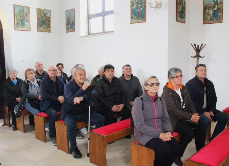 MATICA UMIROVLJENIKA GRADA PLETERNICE: Posjetili županijska spomen-obilježja Domovinskog rata