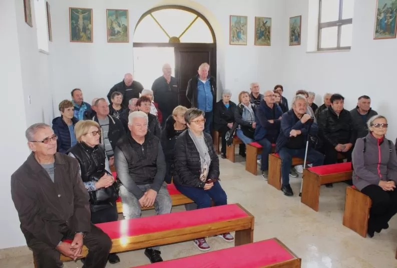 MATICA UMIROVLJENIKA GRADA PLETERNICE: Posjetili županijska spomen-obilježja Domovinskog rata