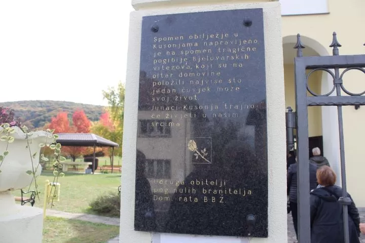 MATICA UMIROVLJENIKA GRADA PLETERNICE: Posjetili županijska spomen-obilježja Domovinskog rata