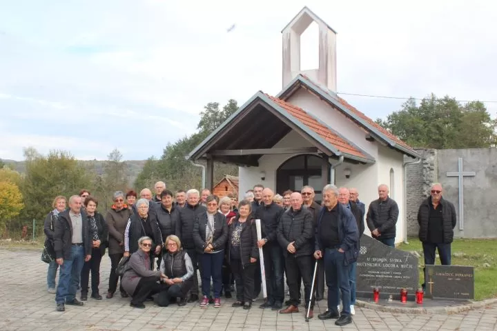 MATICA UMIROVLJENIKA GRADA PLETERNICE: Posjetili županijska spomen-obilježja Domovinskog rata
