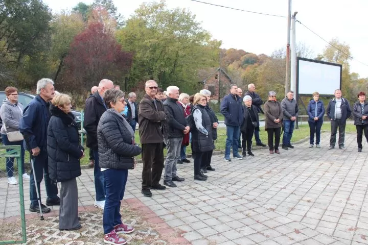 MATICA UMIROVLJENIKA GRADA PLETERNICE: Posjetili županijska spomen-obilježja Domovinskog rata