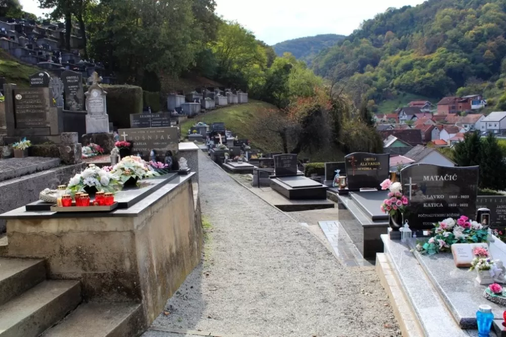 Uređenje groblja uoči Svih Svetih (FOTO)