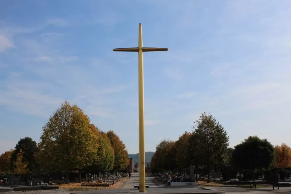 Uređenje groblja uoči Svih Svetih (FOTO)
