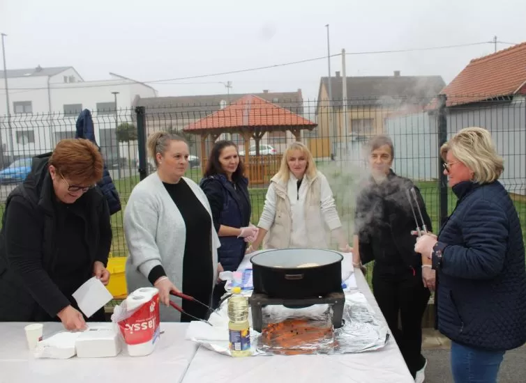 U Pleternici održani Jesenski sajam i Kestenijada