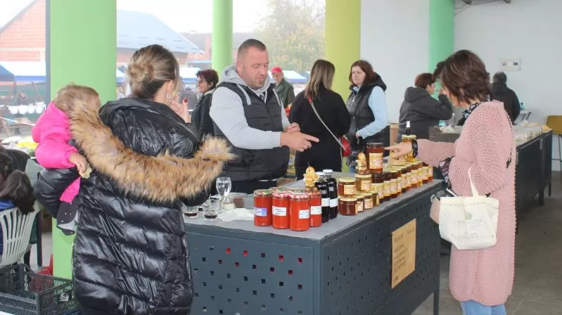U Pleternici održani Jesenski sajam i Kestenijada