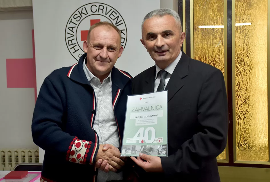 Višestruki darivatelj krvi Davor Matić primio odličje predsjednika RH, a deseci pojedinaca niz priznanja