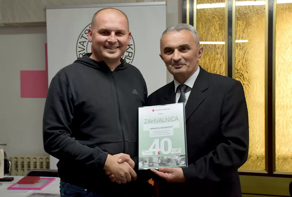 Višestruki darivatelj krvi Davor Matić primio odličje predsjednika RH, a deseci pojedinaca niz priznanja