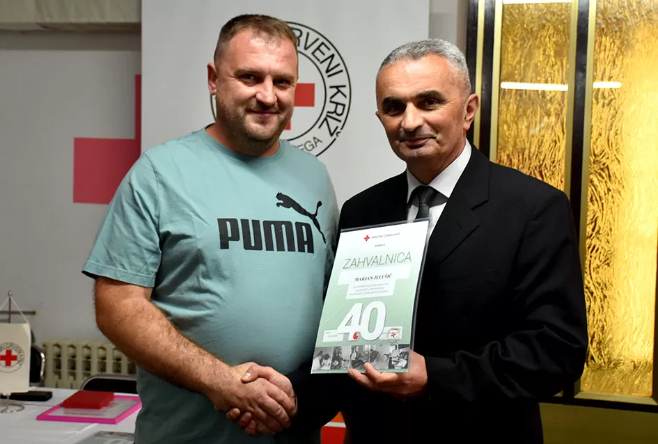 Višestruki darivatelj krvi Davor Matić primio odličje predsjednika RH, a deseci pojedinaca niz priznanja