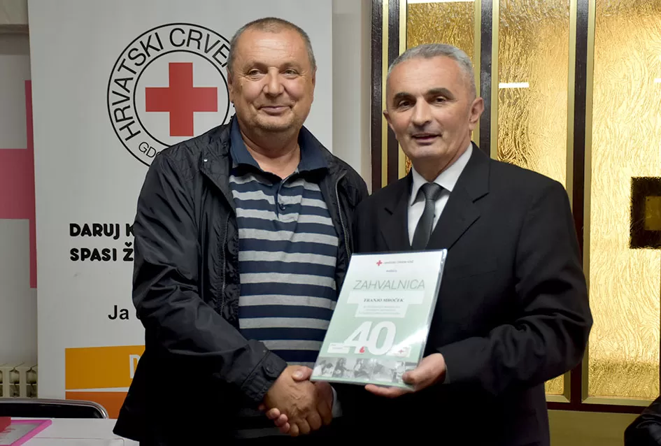 Višestruki darivatelj krvi Davor Matić primio odličje predsjednika RH, a deseci pojedinaca niz priznanja