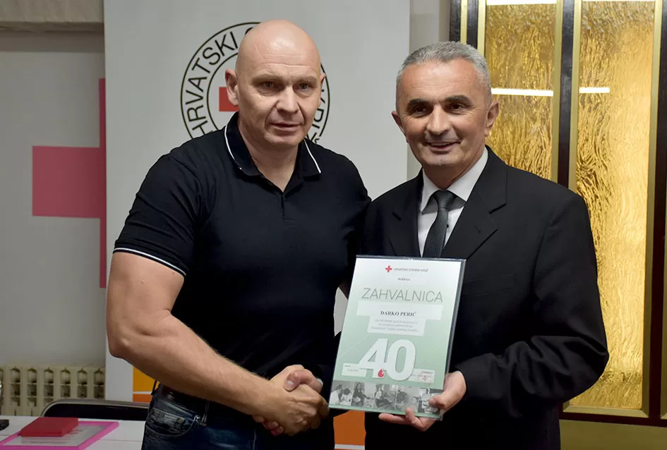 Višestruki darivatelj krvi Davor Matić primio odličje predsjednika RH, a deseci pojedinaca niz priznanja