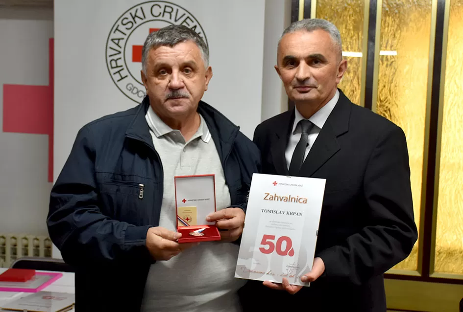 Višestruki darivatelj krvi Davor Matić primio odličje predsjednika RH, a deseci pojedinaca niz priznanja
