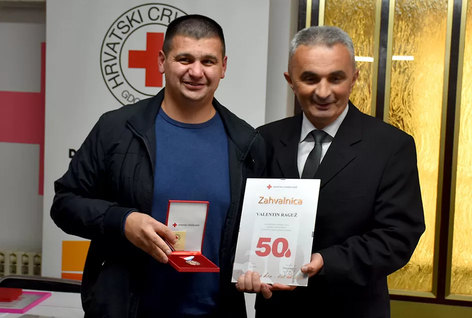 Višestruki darivatelj krvi Davor Matić primio odličje predsjednika RH, a deseci pojedinaca niz priznanja