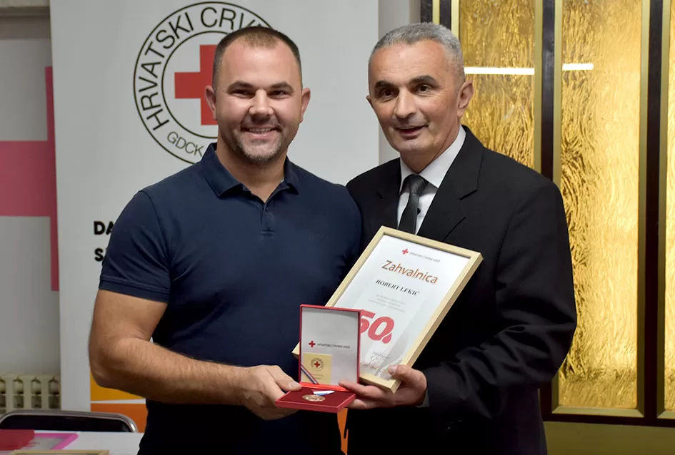 Višestruki darivatelj krvi Davor Matić primio odličje predsjednika RH, a deseci pojedinaca niz priznanja