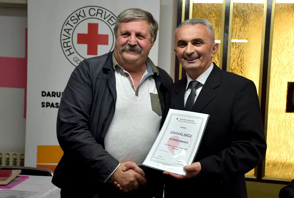 Višestruki darivatelj krvi Davor Matić primio odličje predsjednika RH, a deseci pojedinaca niz priznanja