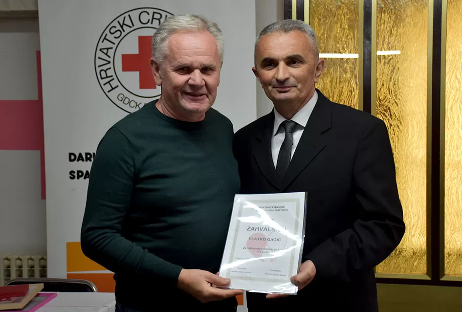 Višestruki darivatelj krvi Davor Matić primio odličje predsjednika RH, a deseci pojedinaca niz priznanja
