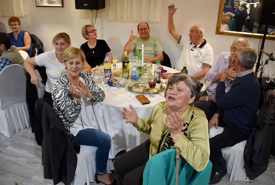 Vesela noć u Svečanoj dvorani Luki: Tražila se stolica više