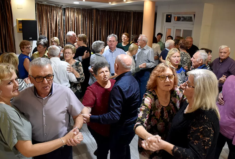 Vesela noć u Svečanoj dvorani Luki: Tražila se stolica više