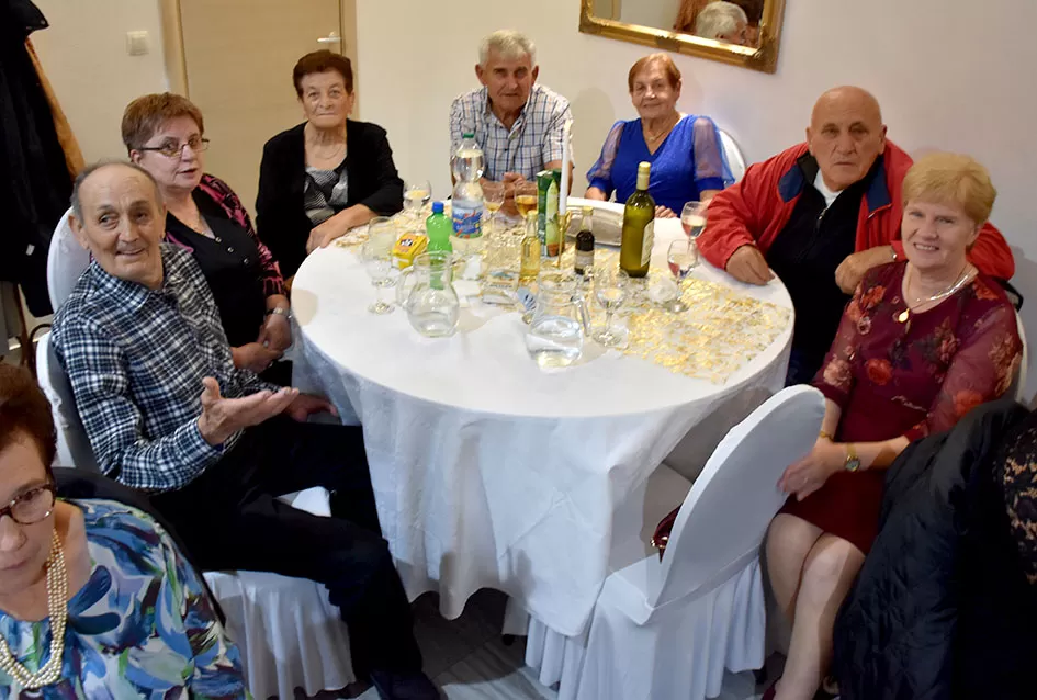 Vesela noć u Svečanoj dvorani Luki: Tražila se stolica više