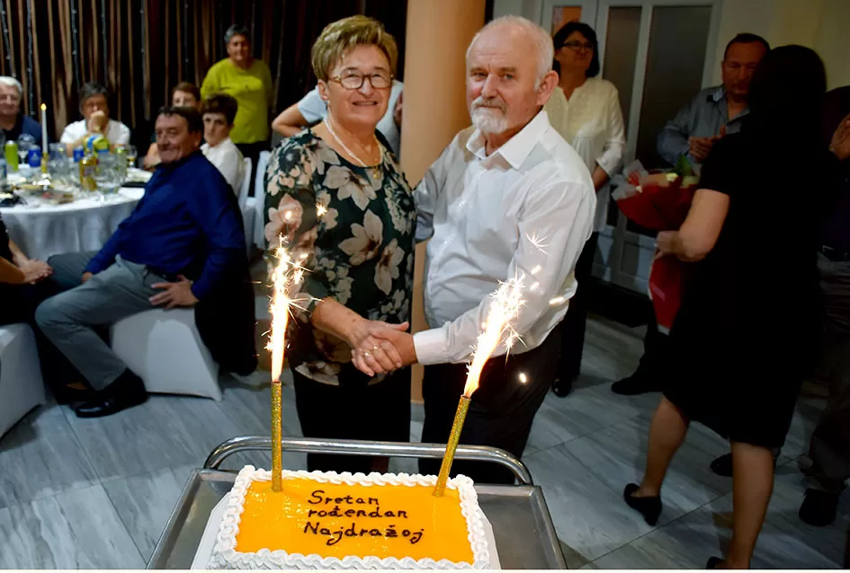 Vesela noć u Svečanoj dvorani Luki: Tražila se stolica više