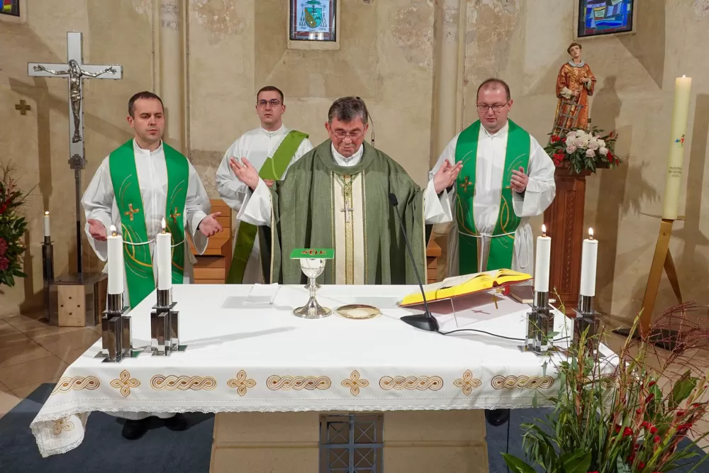 Krštenje petog djeteta roditelja Matković u požeškoj crkvi sv. Lovre