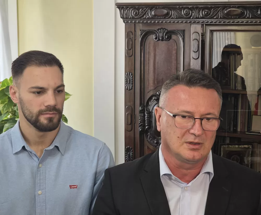 Srdačan susret župana Marušića i njegovih suradnika sa Gabrijelom Veočićem  