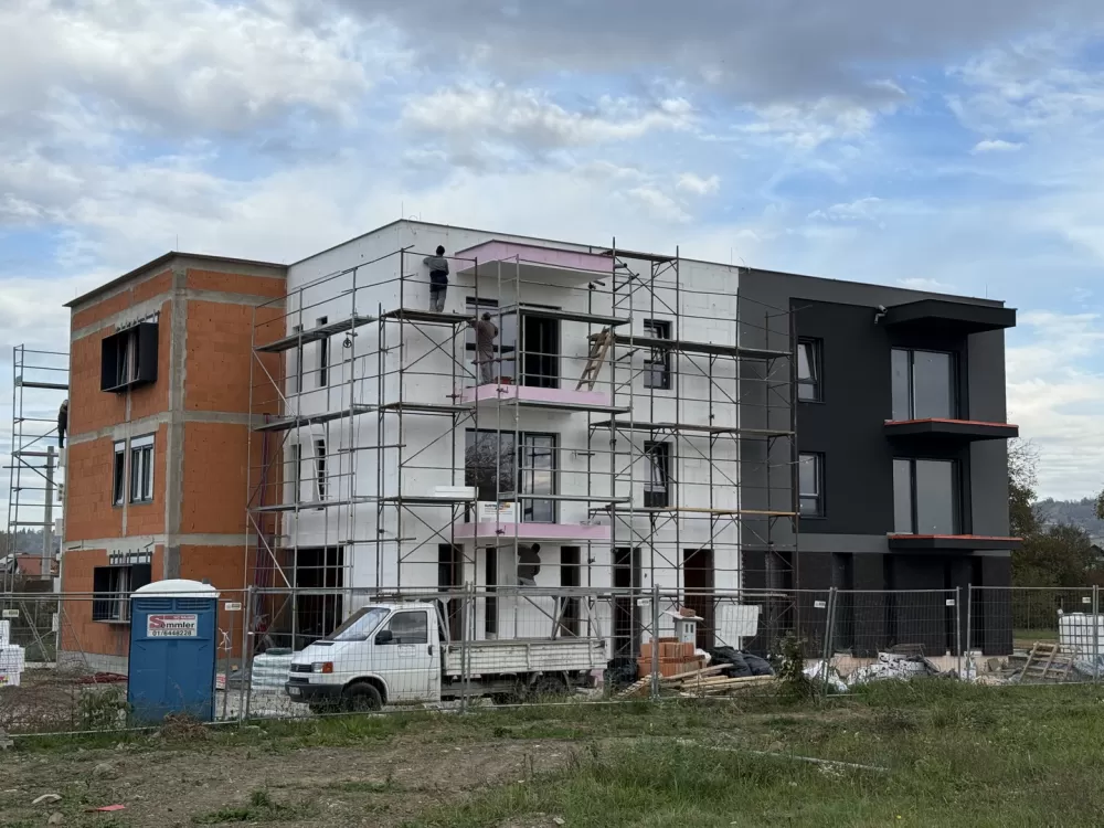 Nastavljaju se radovi na izgradnji dviju stambenih zgrada u Ulici Vida Došena