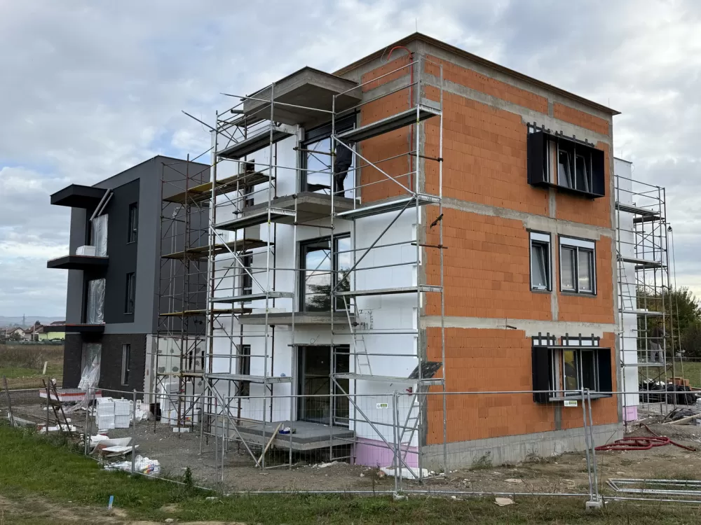 Nastavljaju se radovi na izgradnji dviju stambenih zgrada u Ulici Vida Došena