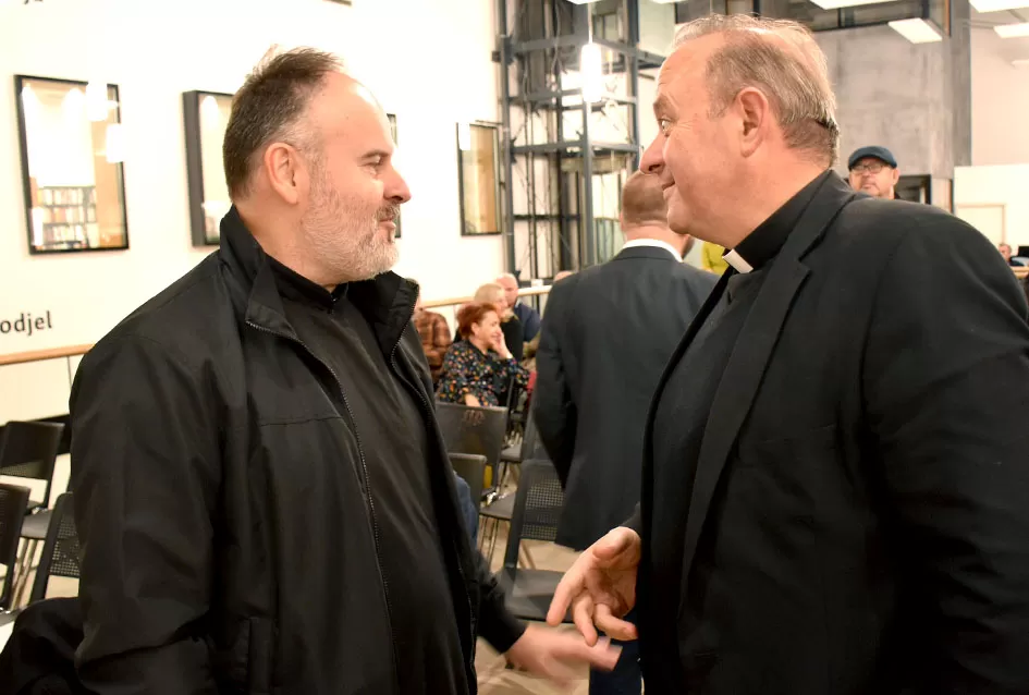 Na visokoj razini predstavljena je publikacija Vinka Tadića o manastiru Orahovici  