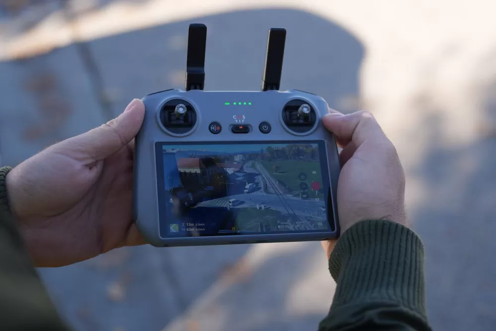 Provjerili smo: Policija uvela nadzor prometa dronovima – prekršaji se snimaju iz zraka, kazne stižu i na kućnu adresu