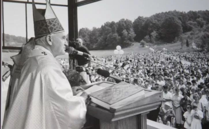 Predstavljena knjiga mons. Juraja Batelje ʼSvjedok čiste savjestiʼ o kardinalu Franji Kuhariću