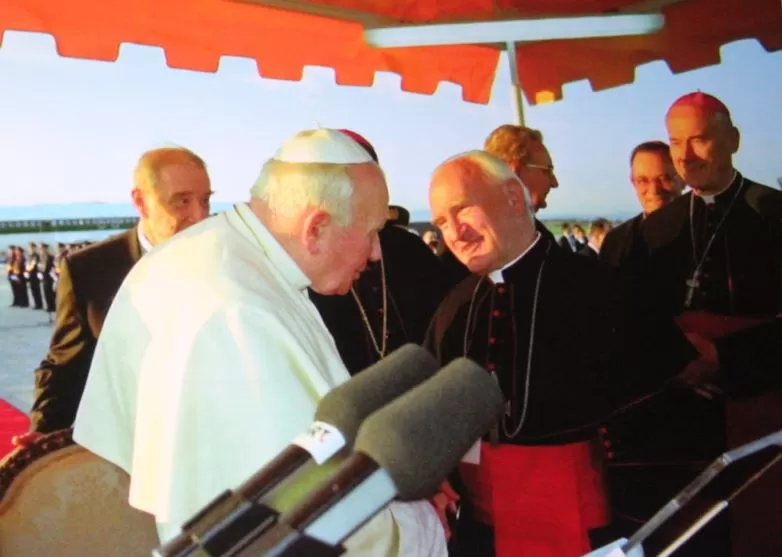 Predstavljena knjiga mons. Juraja Batelje ʼSvjedok čiste savjestiʼ o kardinalu Franji Kuhariću