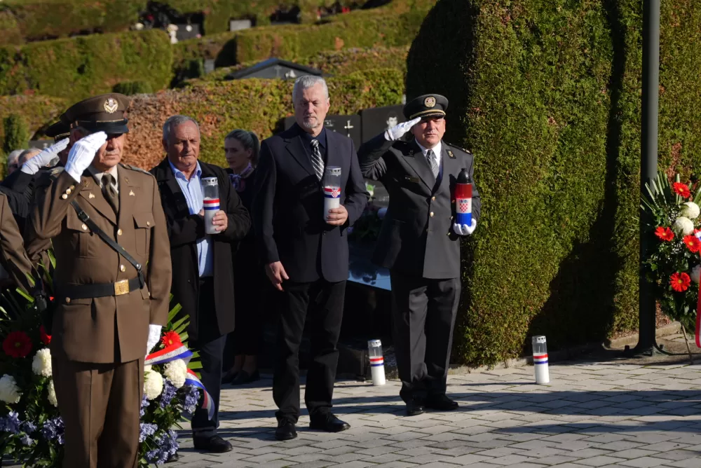 Sjećanje s poštovanjem – Požega odala počast poginulim braniteljima i civilnim žrtvama Domovinskog rata