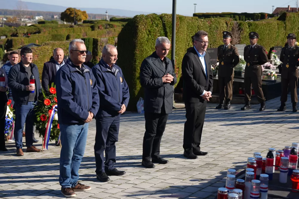 Sjećanje s poštovanjem – Požega odala počast poginulim braniteljima i civilnim žrtvama Domovinskog rata